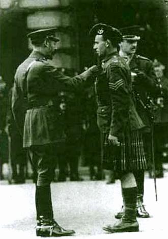 Sgt. Edwards receiving VC from King George